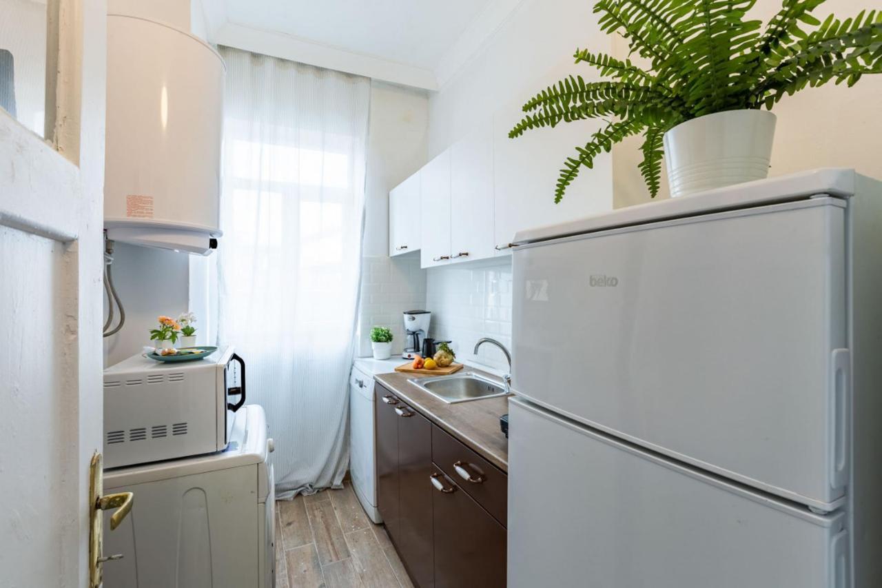 Colorful Flat With Excellent Location Near Trendy Attractions In Kadikoy Apartamento Istambul Exterior foto
