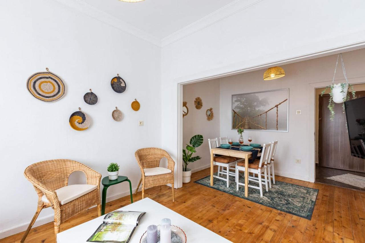 Colorful Flat With Excellent Location Near Trendy Attractions In Kadikoy Apartamento Istambul Exterior foto